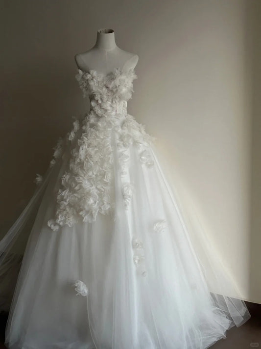 Pretty White Tulle Wedding Dress Strapless Ball Gown Floral Appliques Garden Wedding Dress L140