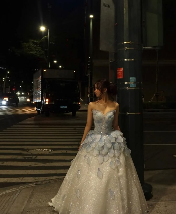 Dreamy Blue Ball Gown Sweetheart Petal Appliques Sequins Tulle Dress Quinceanera Dress 16 L171