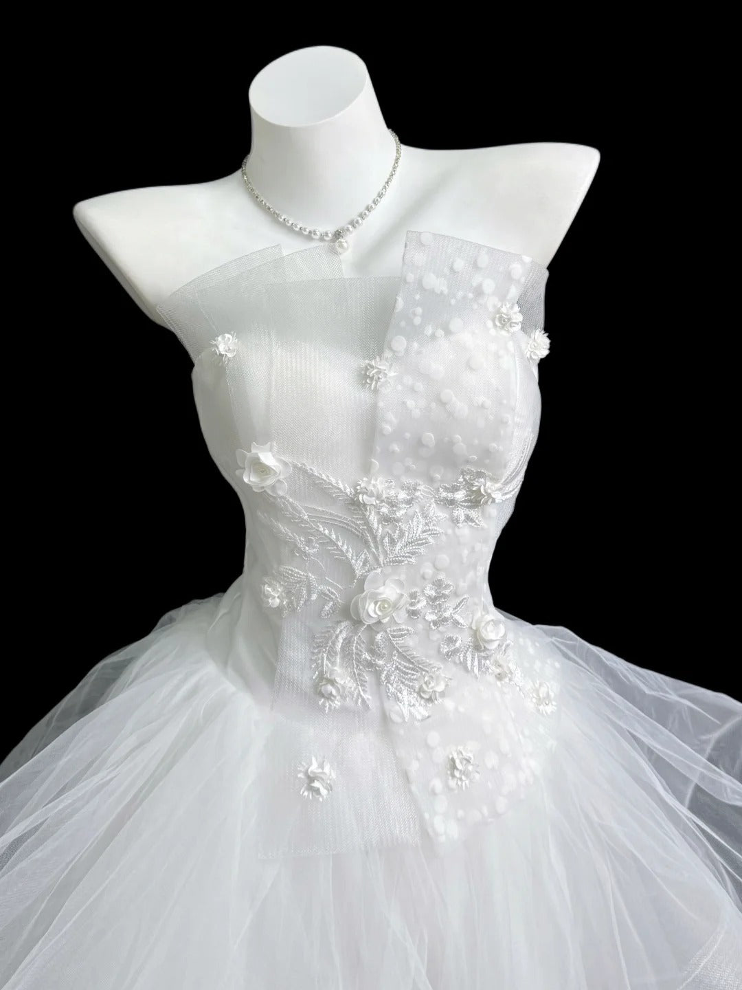 Pretty White A-Line Strapless Embroidery Appliques Beaded Tulle Dress Prom Evening Dress L190
