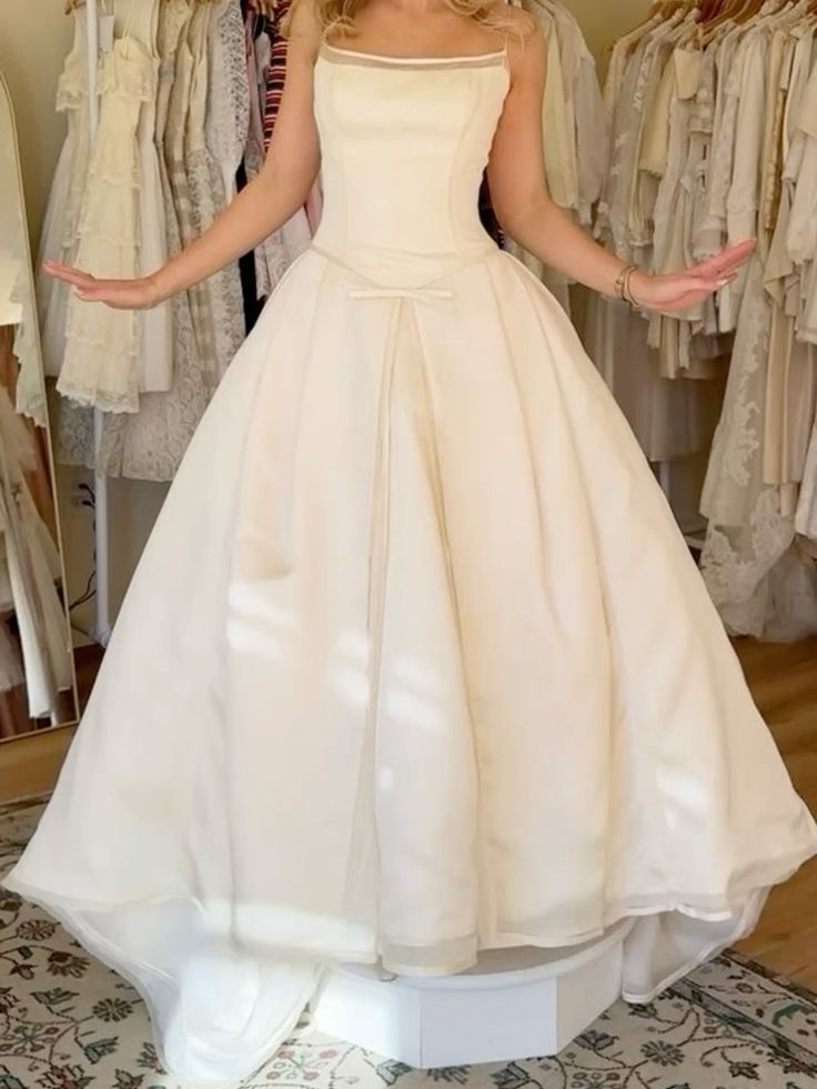 Feminine Ivory Ball Gown Spaghetti Strap Bow Basque Waist Tulle Dress Quinceanera Dress 16 L287