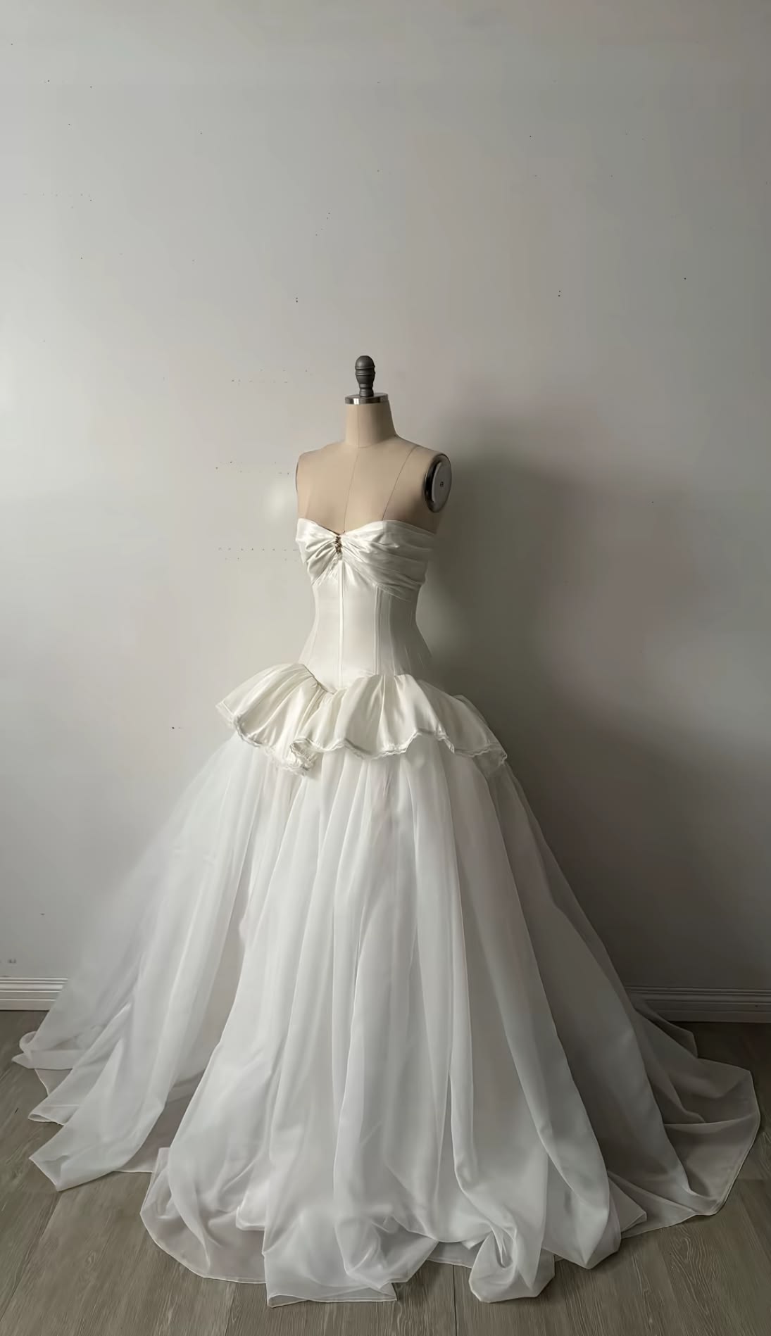Pretty White Chiffon Wedding Dress Sweetheart Ball Gown Ruched Garden Wedding Dress L289