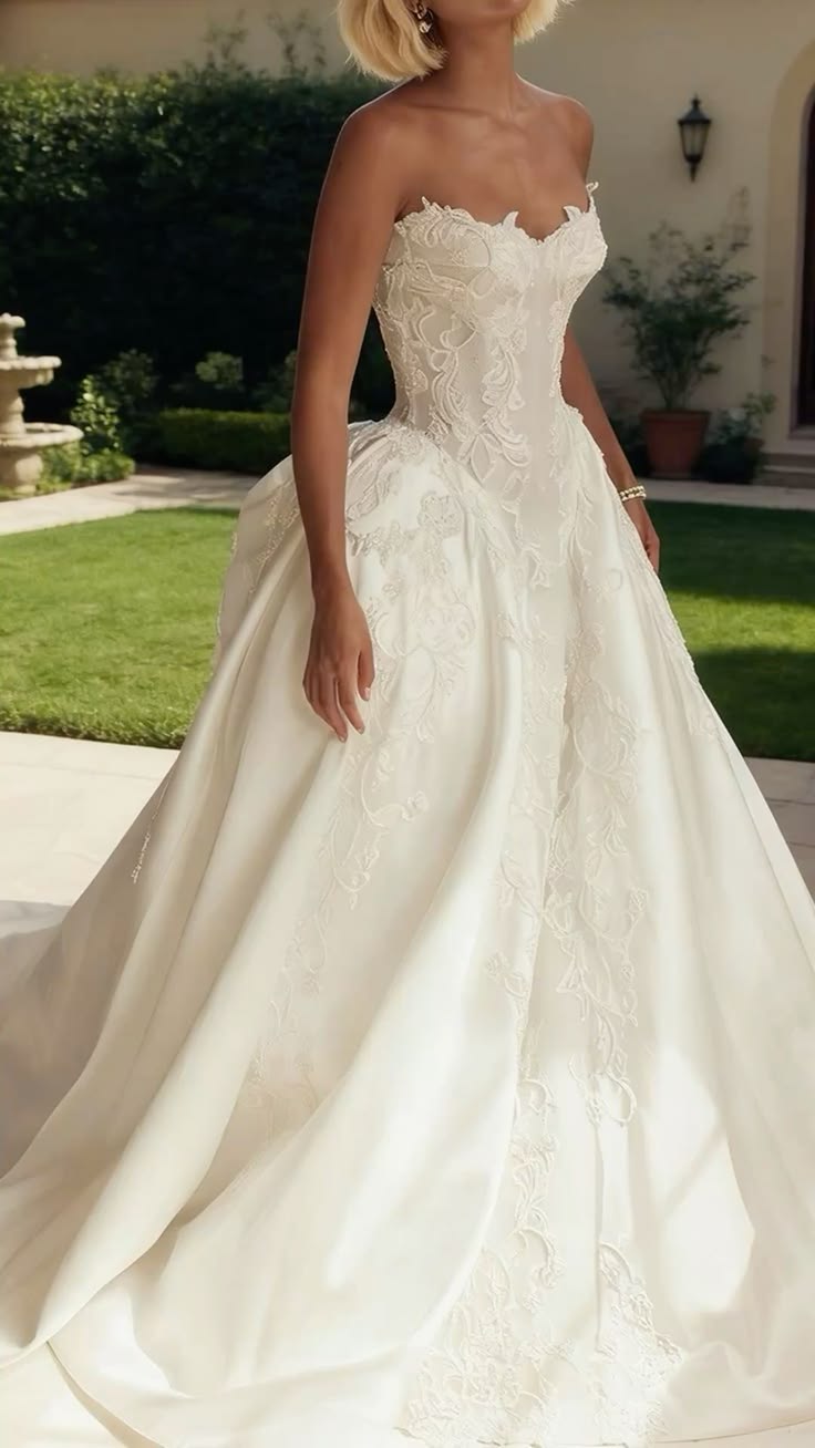 Romantic White Matte Satin Wedding Dress Sweetheart Ball Gown Appliques Garden Wedding Dress L370