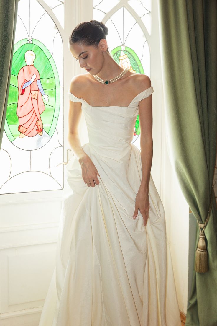 Romantic Matte Satin Wedding Dress Off-The-Shoulder A-Line Ruffled Church Wedding Dress L377