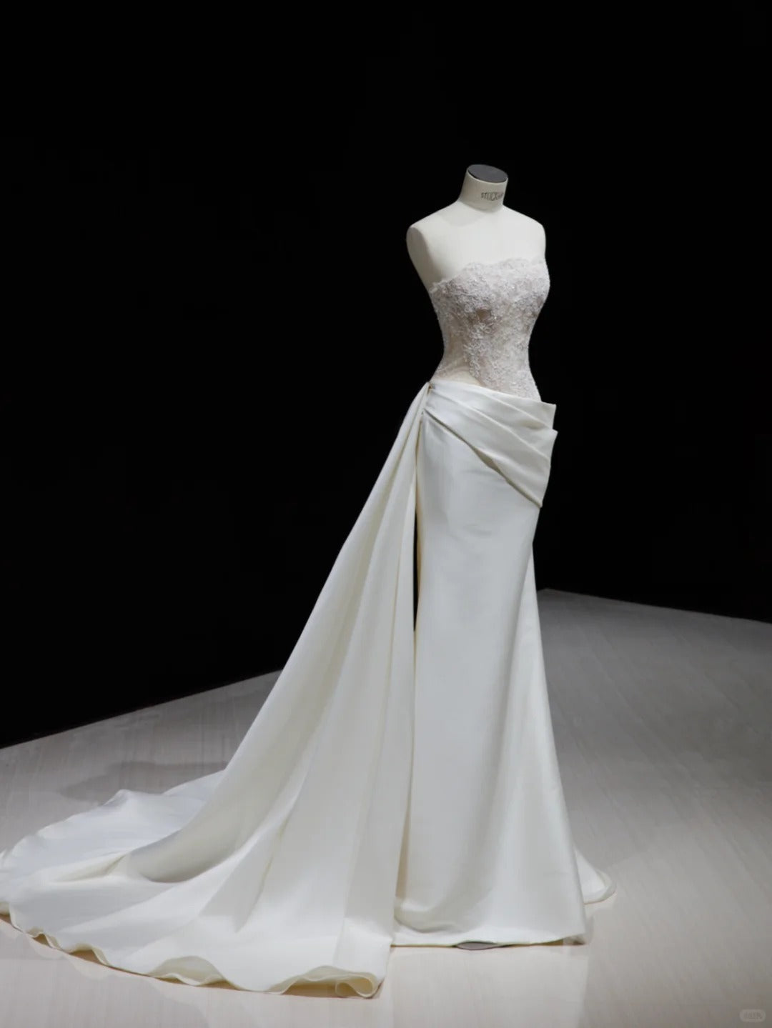 Elegant White Mermaid Strapless Lace Appliques Ruched Train Satin Dress Prom Evening Dress L492