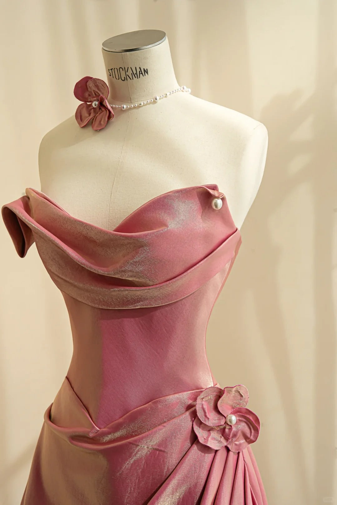 Feminine Peach A-Line Sweetheart Handmade Flowers Beaded Ruched Satin Dress Prom Evening Dress L510