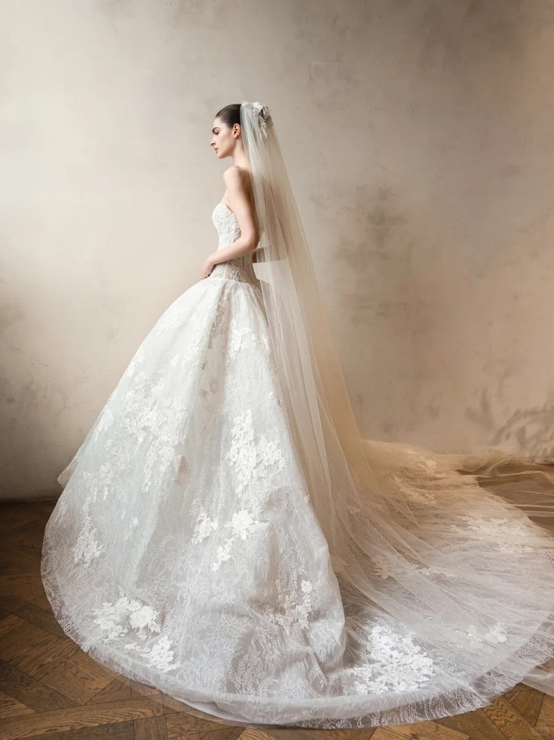Princess Ivory Tulle Wedding Dress Strapless Ball Gown Lace Appliques Ballroom Wedding Dress L560