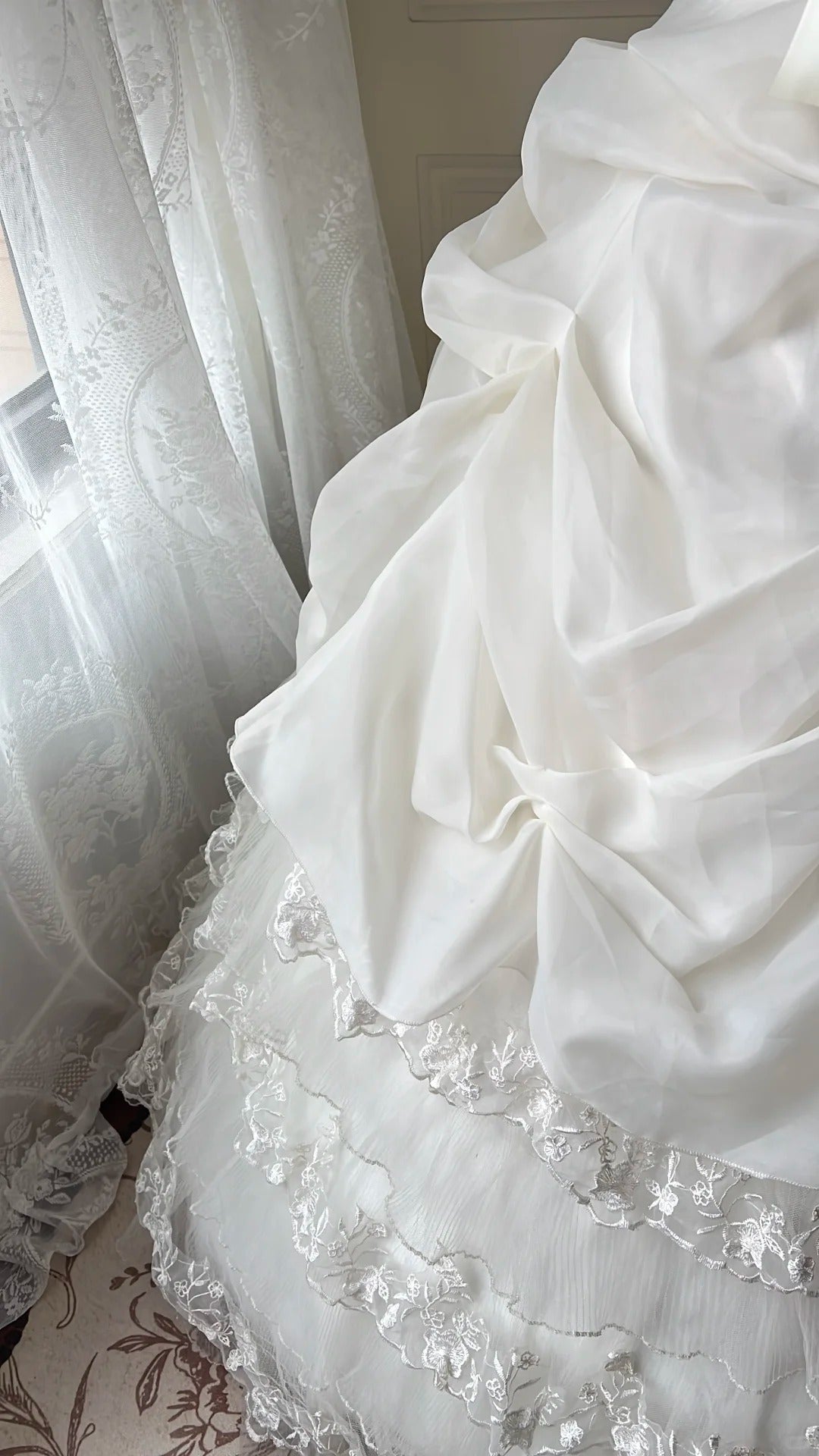 Chic White Ball Gown Strapless Bow Ruched Beaded Tiered Tulle Dress Quinceanera Dress 16 L567