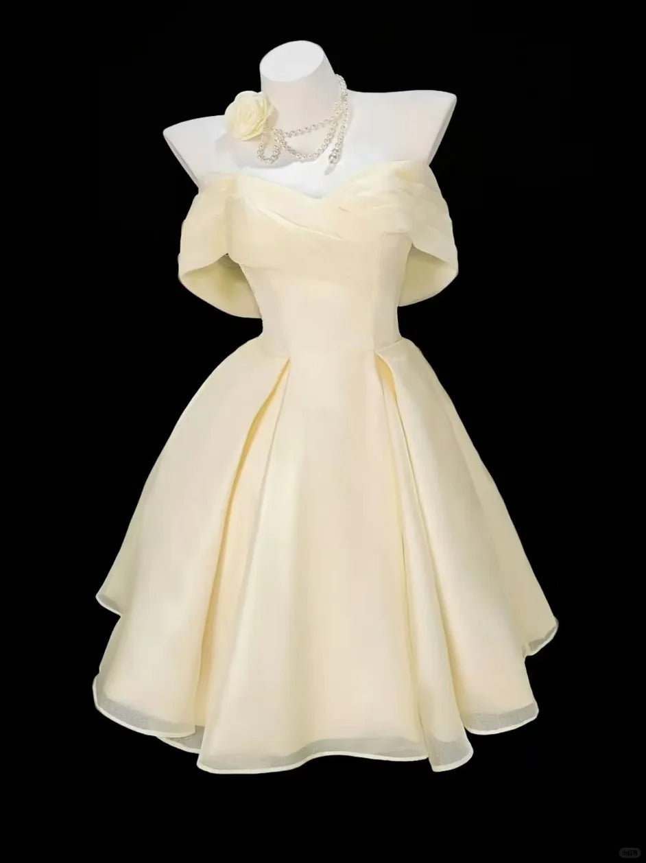 Elegant Light Yellow A-Line Off-The-Shoulder Tulle Dress Party Homecoming Dress L586