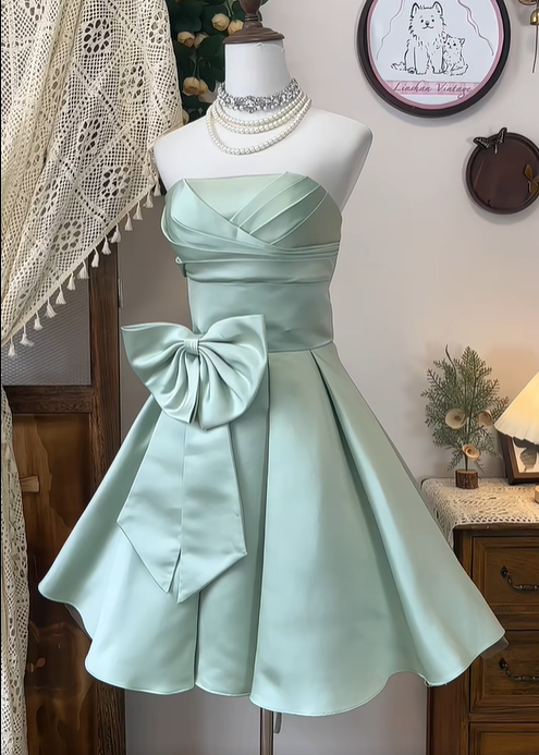 Elegant Strapless Fold Ruffle A Line Stretch Satin Prom Dress Sweet 16 Dress Birthday Party Dress with Bowknot D1749