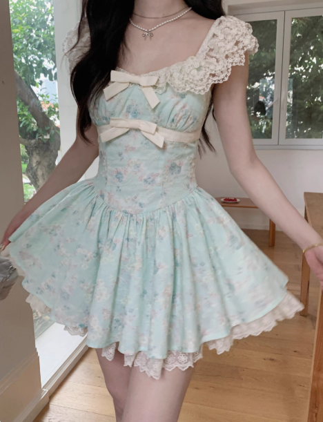 Pretty Lace Square Neckline Floral Fold Tiered Short Prom Dress Birthday Party Dress with Bowknot D1756