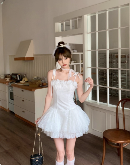 Elegant Spaghetti Straps Sleeveless Tiered Lace Ballet Skirt Homecoming Dress with Handmade Flower D1759