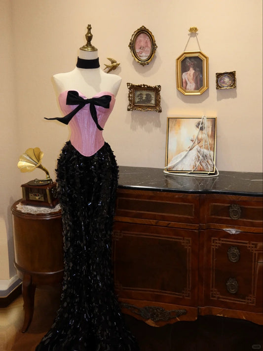 Glänzendes trägerloses herzförmiger Ausschnitt, Meerjungfrau-Etuikleid, Ballkleid mit Schleife, D1766