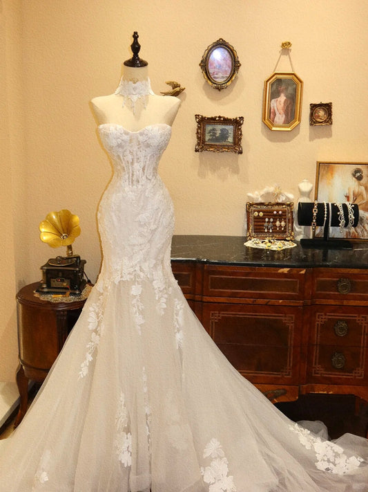 Hübsches Etuikleid im Meerjungfrau-Stil mit herzförmigem Ausschnitt und besticktem Tüll D1775