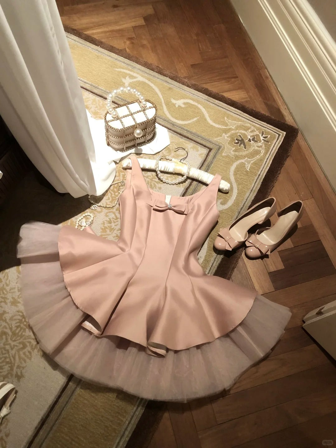 Sweet Straps Crew Neck Tiered Ruffle Short outfits Ball Gown Homecoming Dress with Bowknot D1783