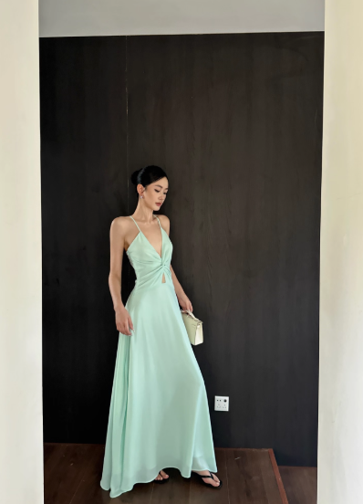 French A Line Spaghetti Straps V Neck Backless Pleated Seaside Vacation Dress Women Summer Long Dress D1859