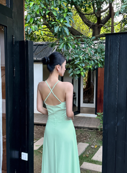 French A Line Spaghetti Straps V Neck Backless Pleated Seaside Vacation Dress Women Summer Long Dress D1859
