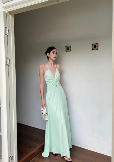 French A Line Spaghetti Straps V Neck Backless Pleated Seaside Vacation Dress Women Summer Long Dress D1859