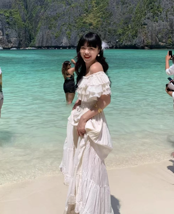 Pretty Off-the-shoulder Ruffle Pleated Beach Vacation Seaside Dress Women Summer Maxi Dress D1863