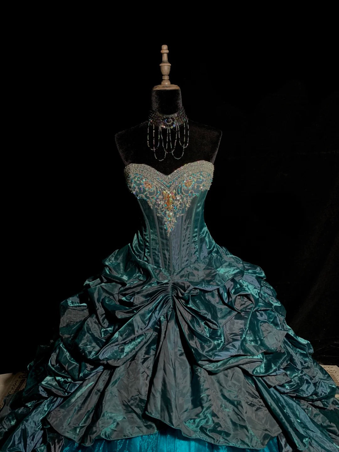 Gorgeous Sweetheart Neckline Crystal Pleated Tiered Tulle Beading Ball Gown Sweet 16 Dress Evening Dress D1879