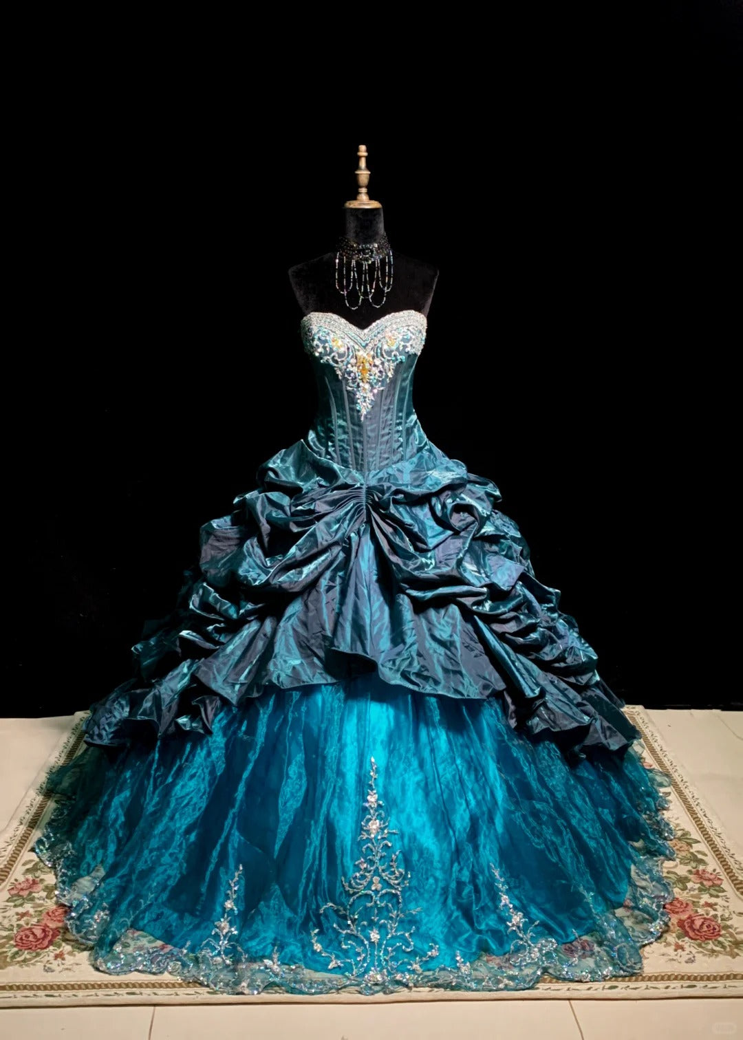 Gorgeous Sweetheart Neckline Crystal Pleated Tiered Tulle Beading Ball Gown Sweet 16 Dress Evening Dress D1879