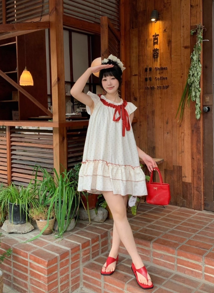 Cute Polka Dots Lace-up Pleated Ruffle Short Women Dress Sweet Dress Date Dress D1925