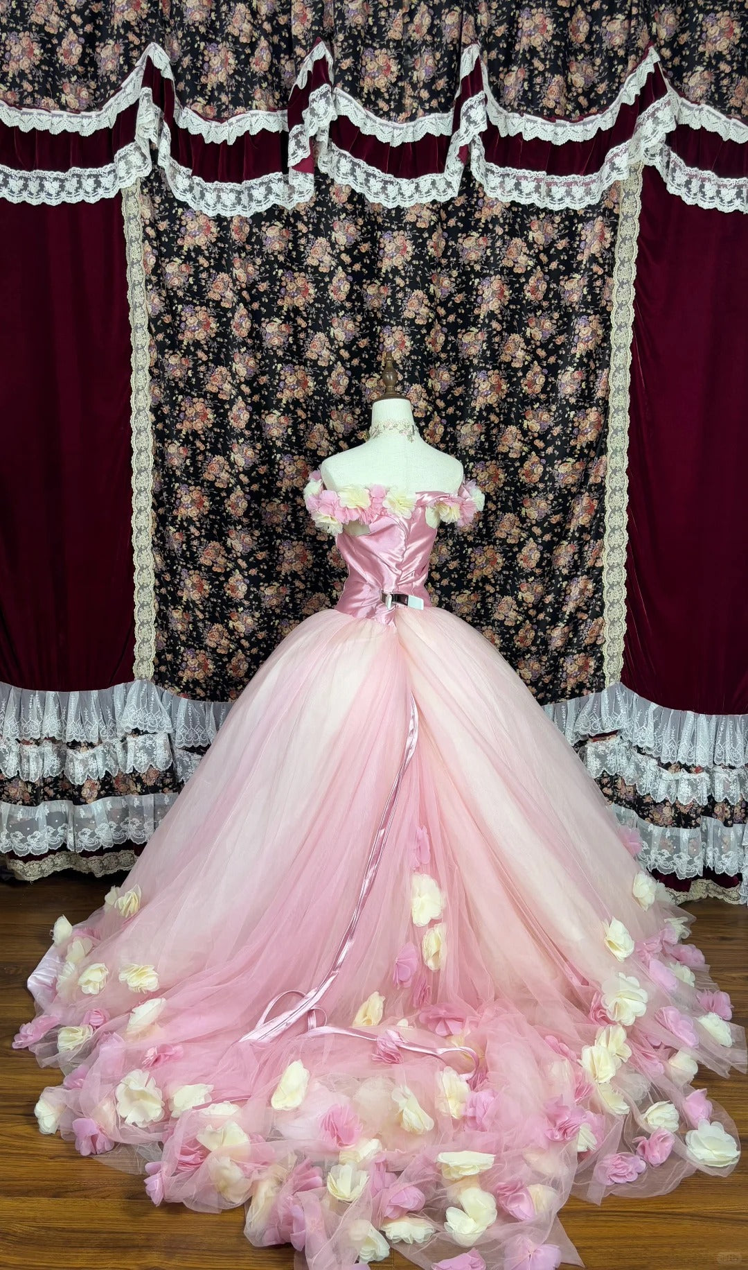 Süßes trägerloses Blumen-Plissee-Tüll-Ballkleid-Geburtstagskleid Quinceanera-Kleid Ballkleid Abendkleid D1986