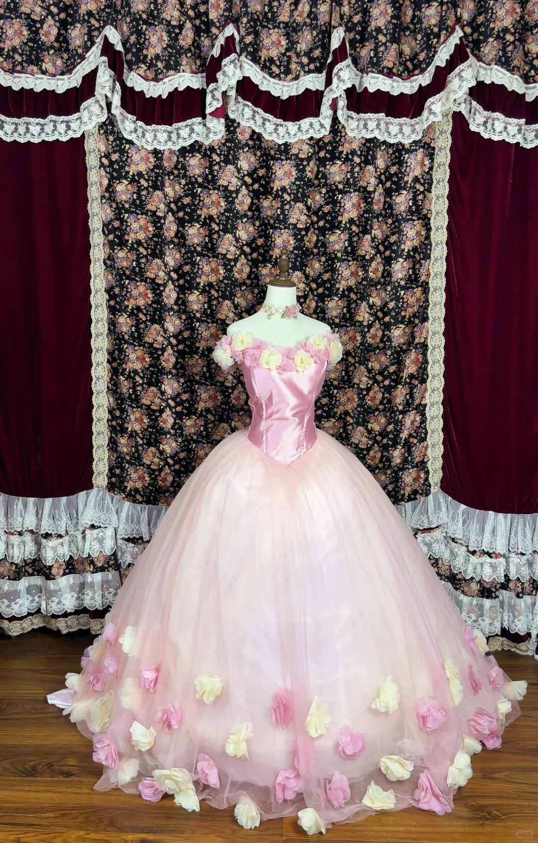 Süßes trägerloses Blumen-Plissee-Tüll-Ballkleid-Geburtstagskleid Quinceanera-Kleid Ballkleid Abendkleid D1986