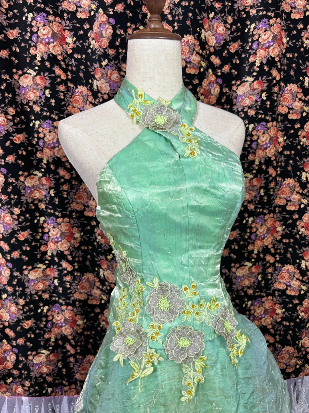 Elegant Halter Embroidery Fold Ruffle Floor Length Evening Dress Gala Dress Quinceanera Prom Dress D1989