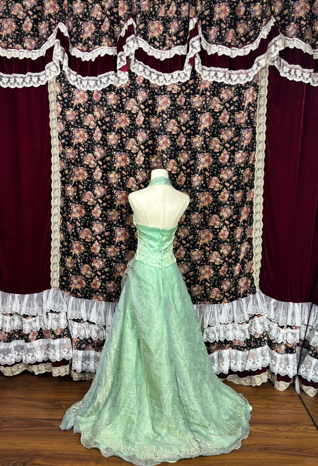 Elegant Halter Embroidery Fold Ruffle Floor Length Evening Dress Gala Dress Quinceanera Prom Dress D1989