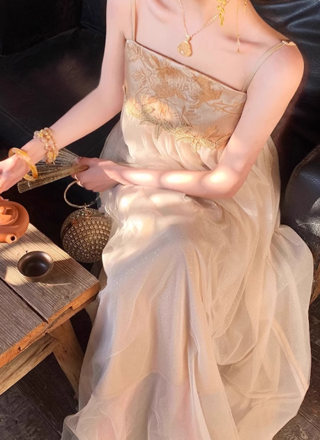 Retro Chinese Style Spaghetti Straps Embroidered Pleated Tulle Maxi Dress Women Summer Seaside Dress D2004