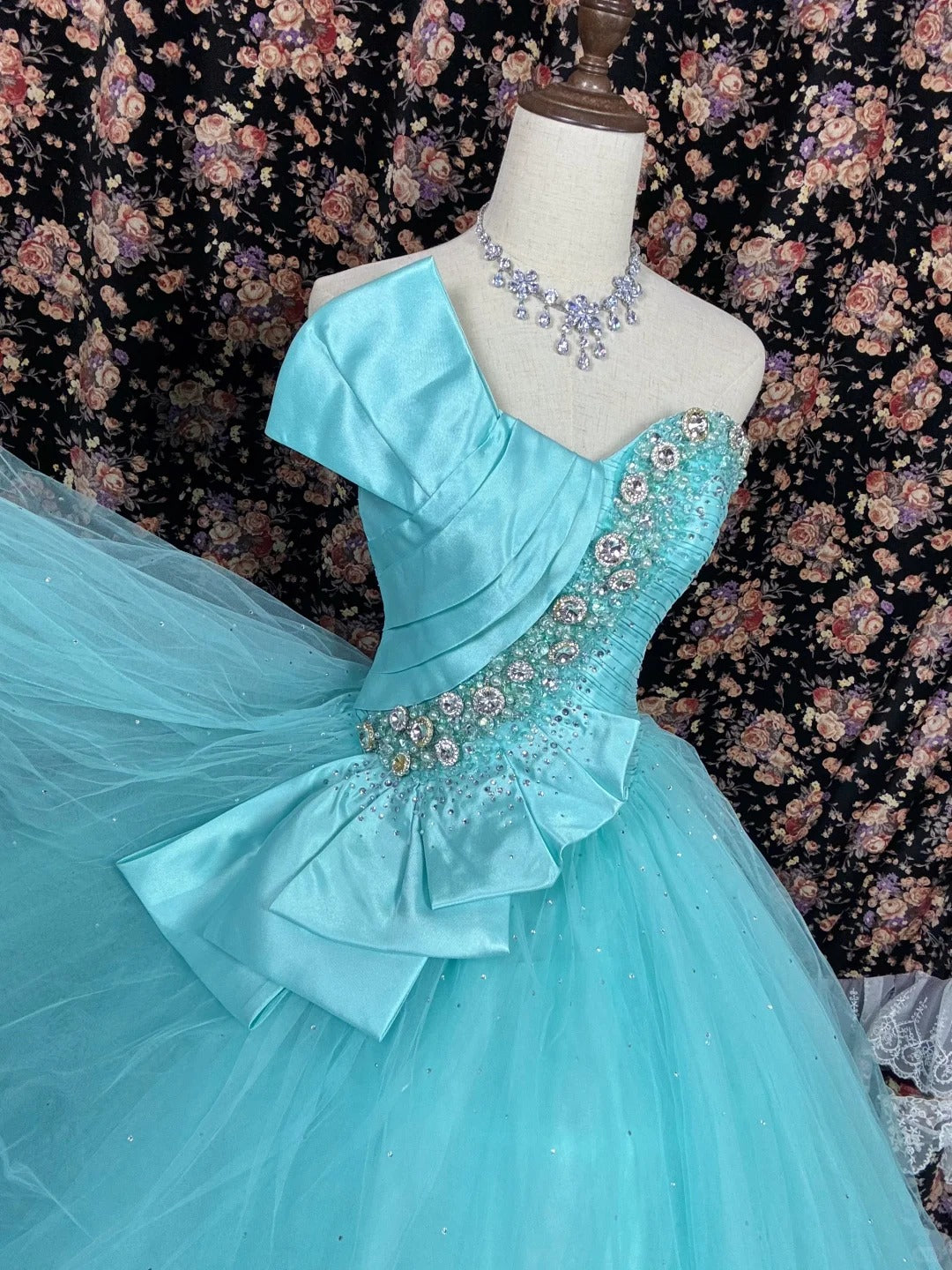 Gorgeous Asymmetrical Neck Crystal Beaded Pleated Rhinestone Tulle Ball Gown Prom Dress Birthday Quinceanera Dress Evening Dress D2008