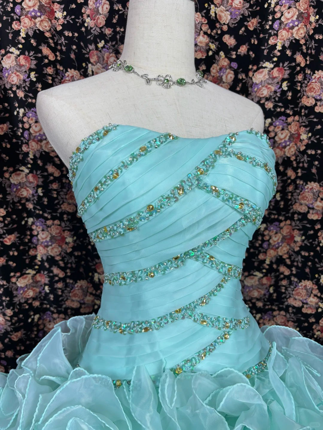 Cute Strapless Crystal Beading Pleated Ruffle Ball Gown Prom Dress Quinceanera Evening Dance D2010
