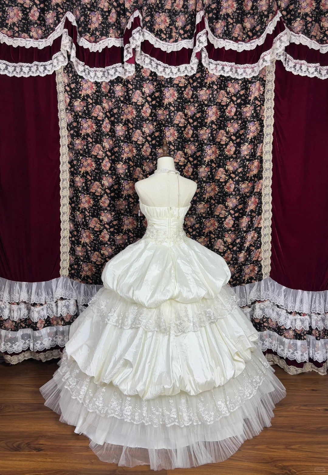 Elegant Strapless Embroidered Flower Beading Lace Pleated Tiered Ball Gown Quinceanera Dress Birthday Dress Prom Dress D2012