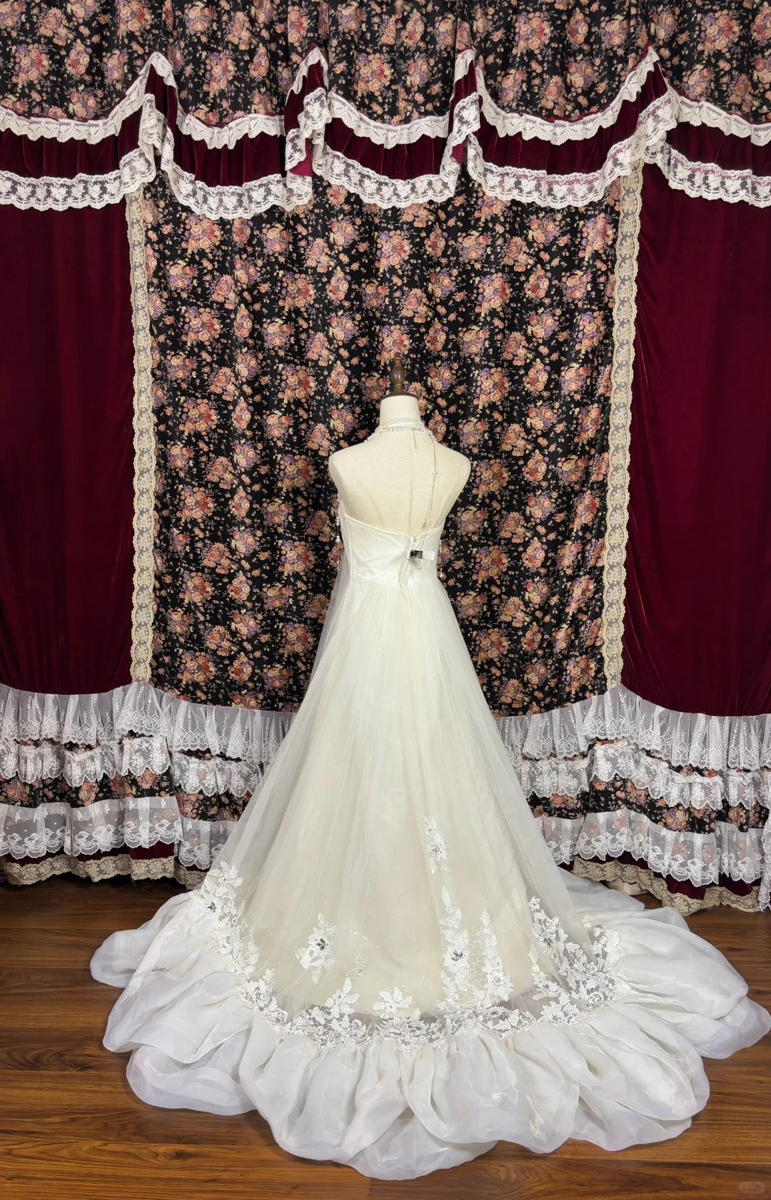Elegant Sweetheart Neckline Swarovski Crystal Embroidered Wedding Dress Quinceanera Dress Prom Dress Evening Dress D2080