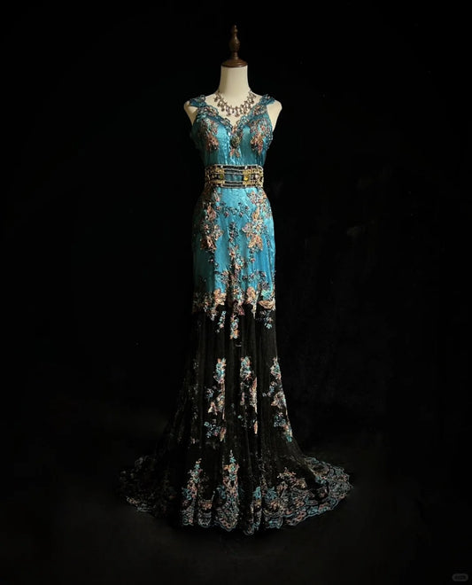 Superbe robe de soirée à paillettes brodées et décolleté en cœur D2119