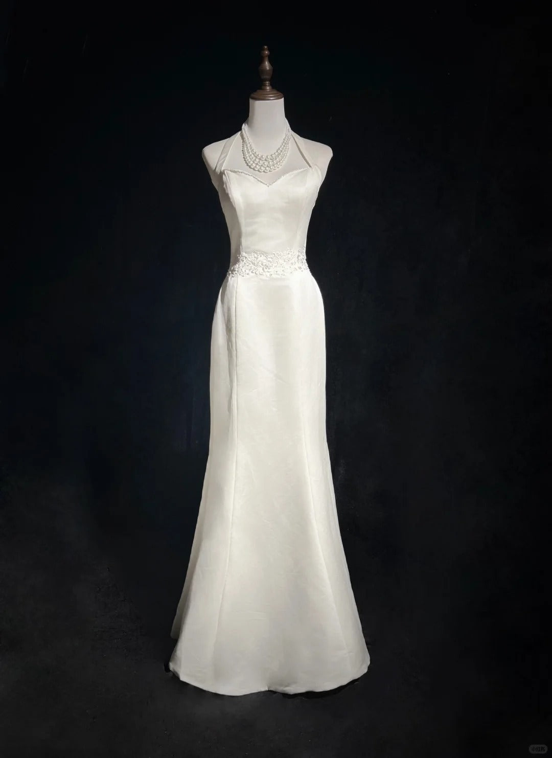 Beauty Halter Embroidered Floor Length Prom Wedding Dress Evening Dress Party Dress D2126