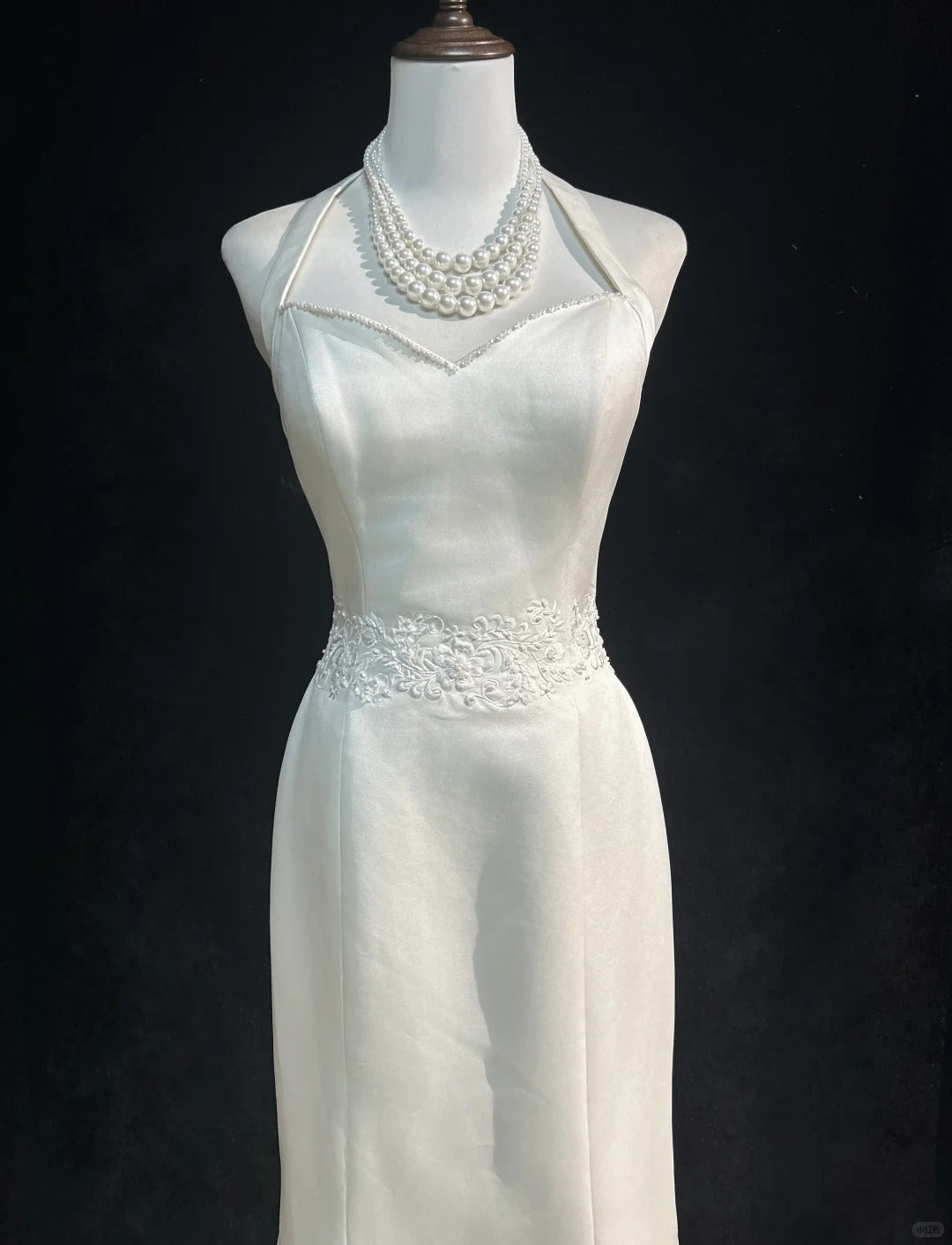 Beauty Halter Embroidered Floor Length Prom Wedding Dress Evening Dress Party Dress D2126