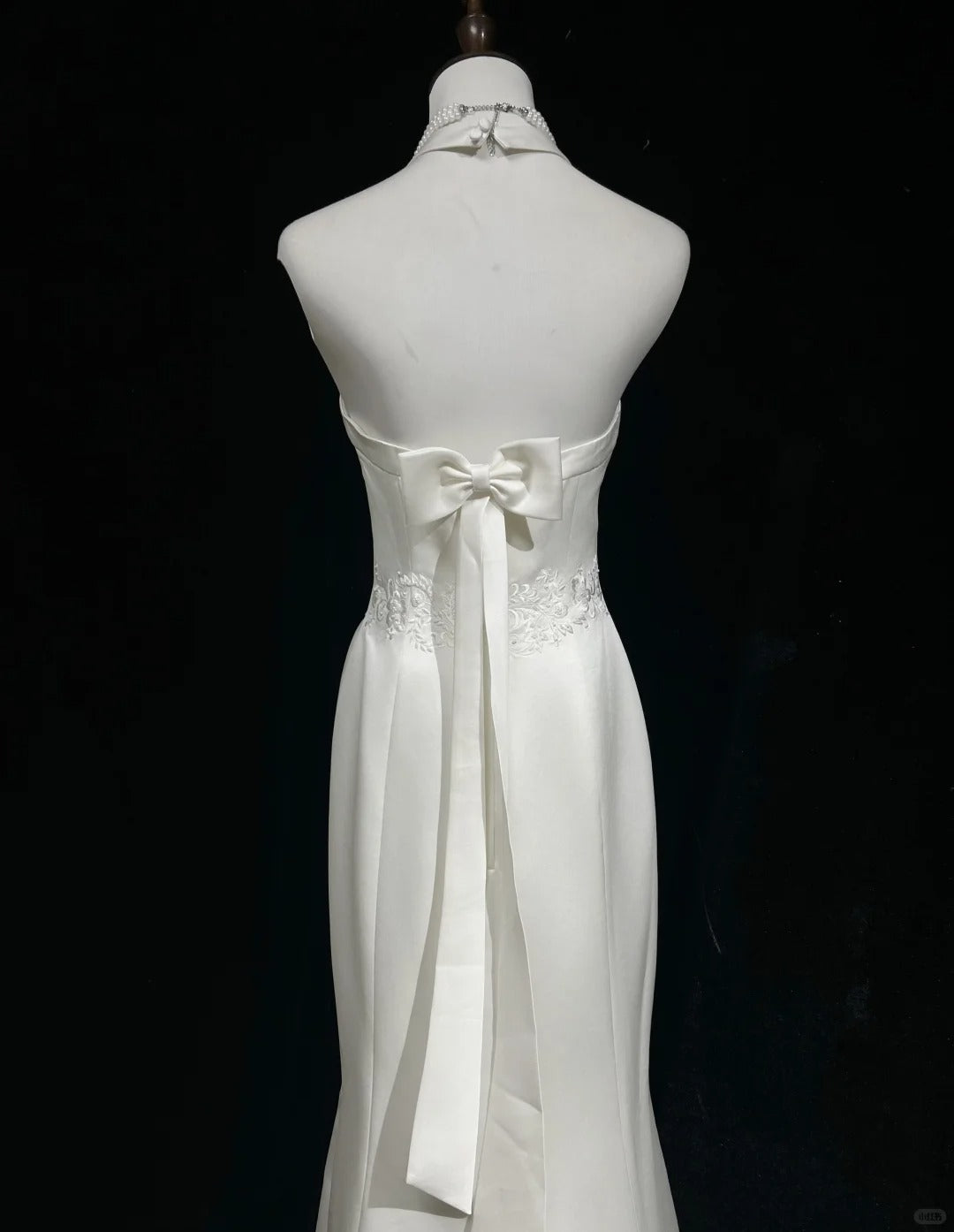Beauty Halter Embroidered Floor Length Prom Wedding Dress Evening Dress Party Dress D2126