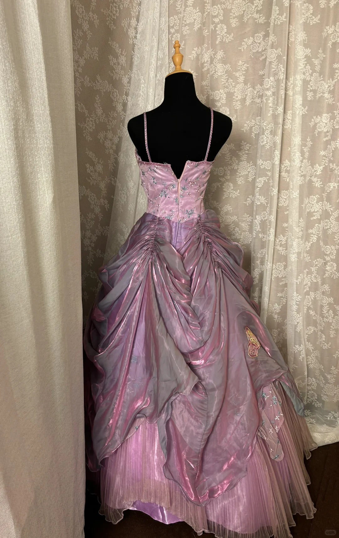 Shiny Spaghetti Straps Appliques Pleated Ball Gown Long Prom Dress Evening Dress Party Dress D2233