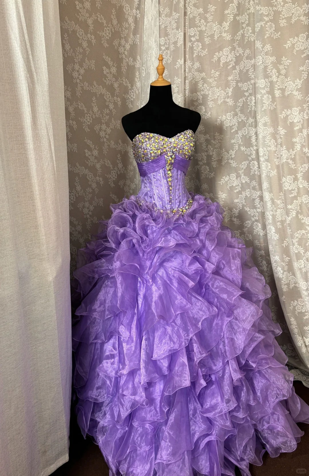 Gorgeous Sweetheart Neckline Sequins Ruffle Ball Gown Long Prom Dress Evening Dress Gala Dress D2236