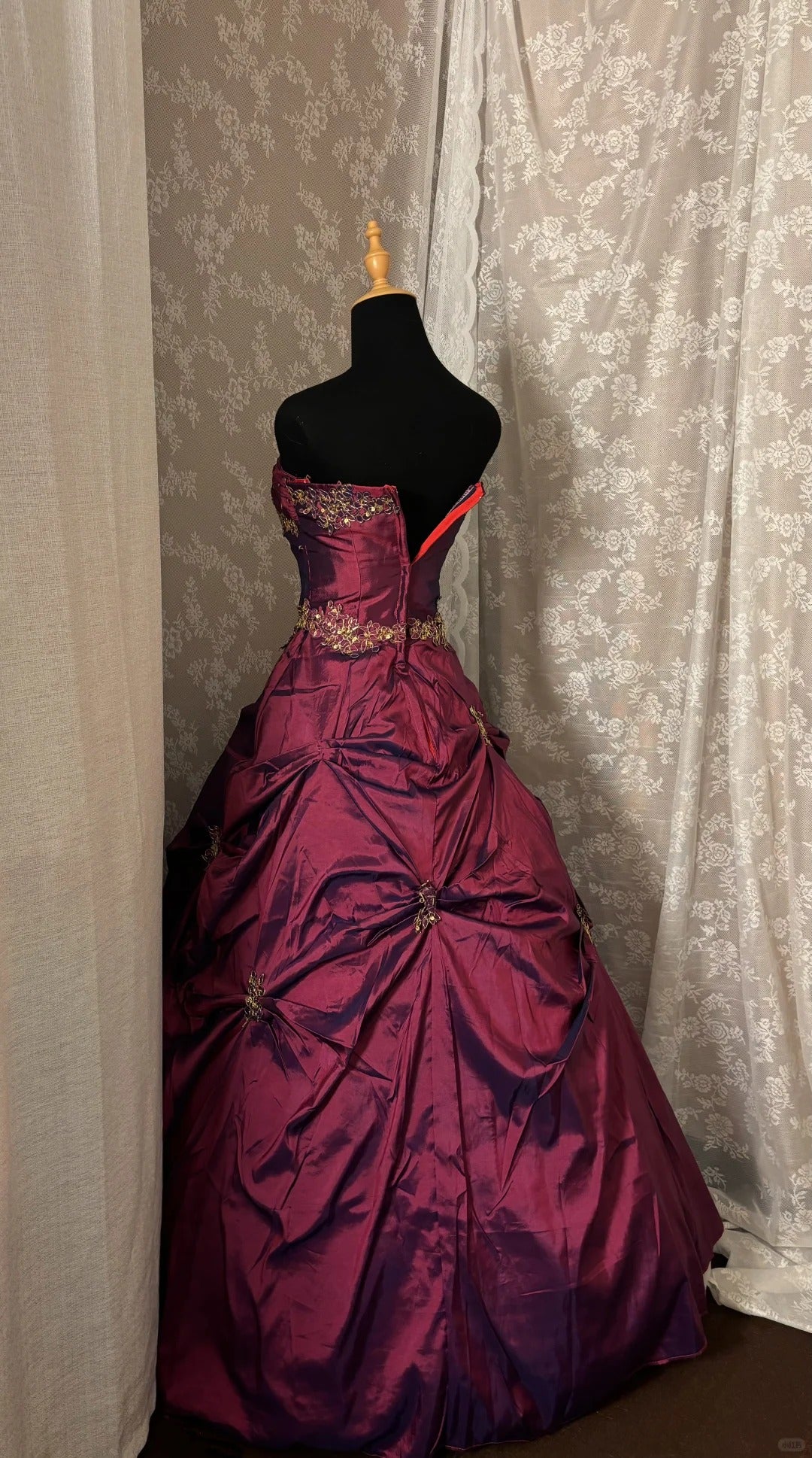 Elegant Ball Gown Sweetheart Appliques Prom Dress Evening Dress Gala Dress D2239