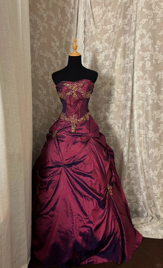 Elegantes Ballkleid mit Herzausschnitt und Applikationen, Abendkleid, Galakleid D2239