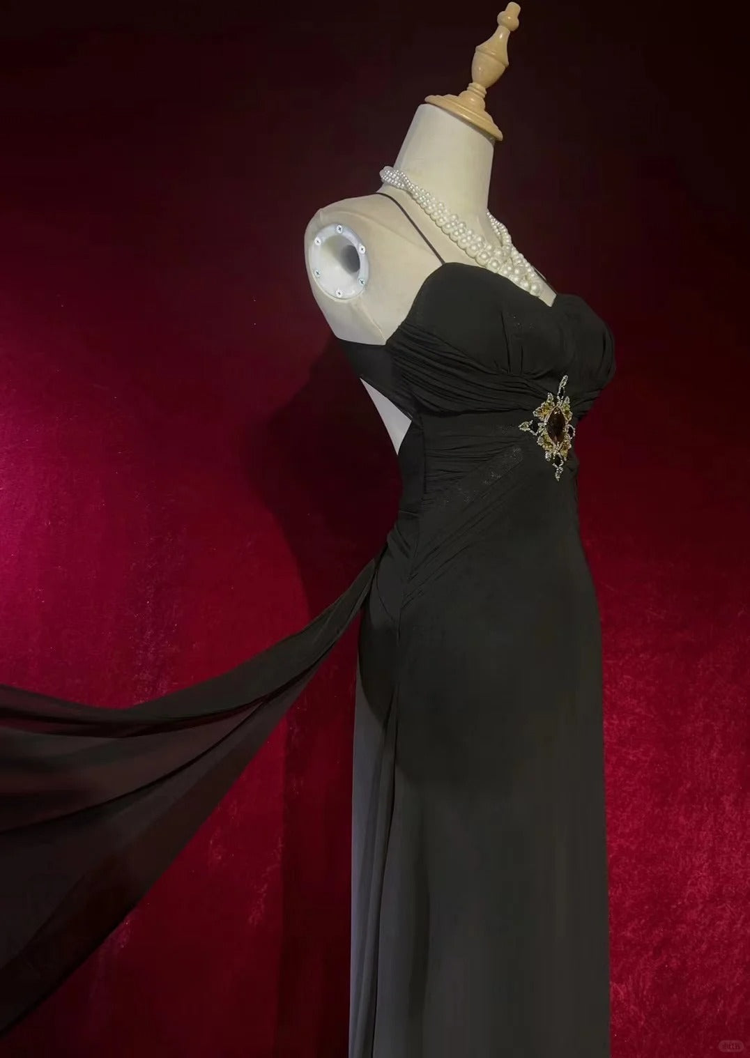 Elegant Black Prom Dress Spaghetti Straps Backless Crystal Gala Dress Evening Dress Dancing Dress D2249