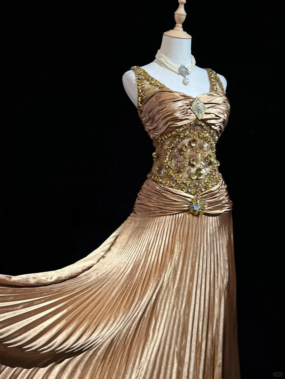 Shiny Prom Dress Spaghetti Straps Sequins Crystal Pleated Gala Dress Evening Dress Customized Dress D2256