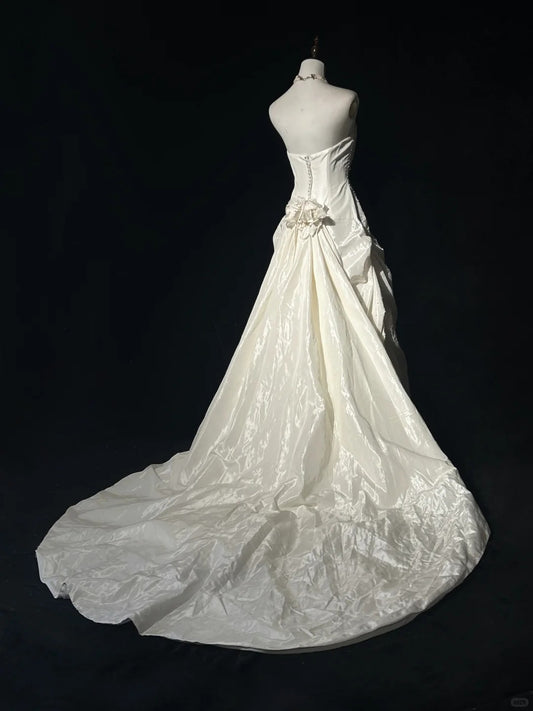 Elegantes Ballkleid Trägerlos Perlen Plissee Brautkleid Abendkleid Maßgeschneidertes Kleid D2258