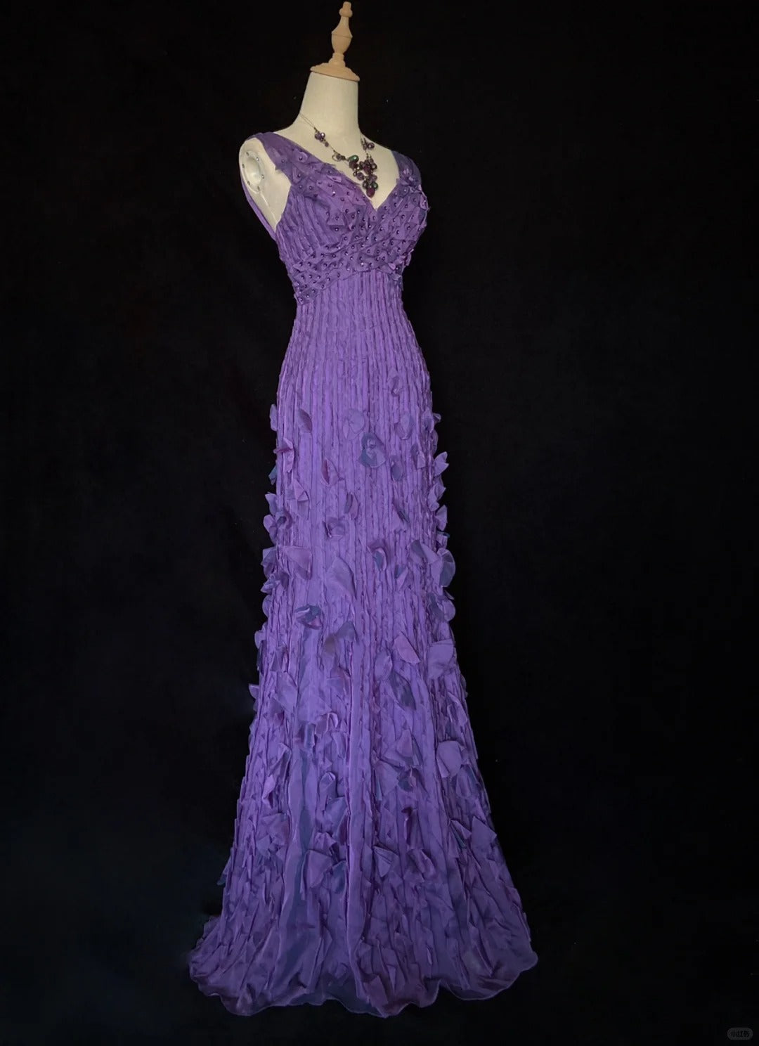 Charming Prom Dress V-neck Pleated Long Prom Gown Business Dinner Dress Gala Dress Evening Dress D2353