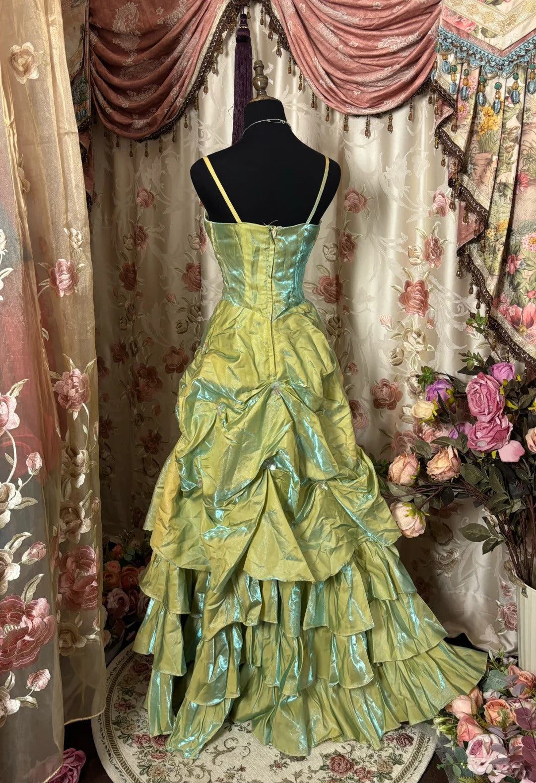 Robe de bal élégante à bretelles spaghetti, robe de soirée plissée, robe de gala, robe de dîner d'affaires D2379