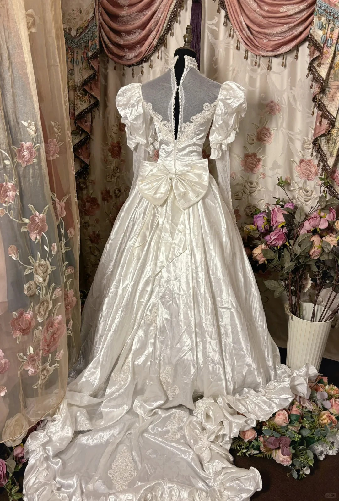 Elegant Wedding Dress Long Sleeves Ruffle Ball Gown Evening Dress Wedding Dress D2399
