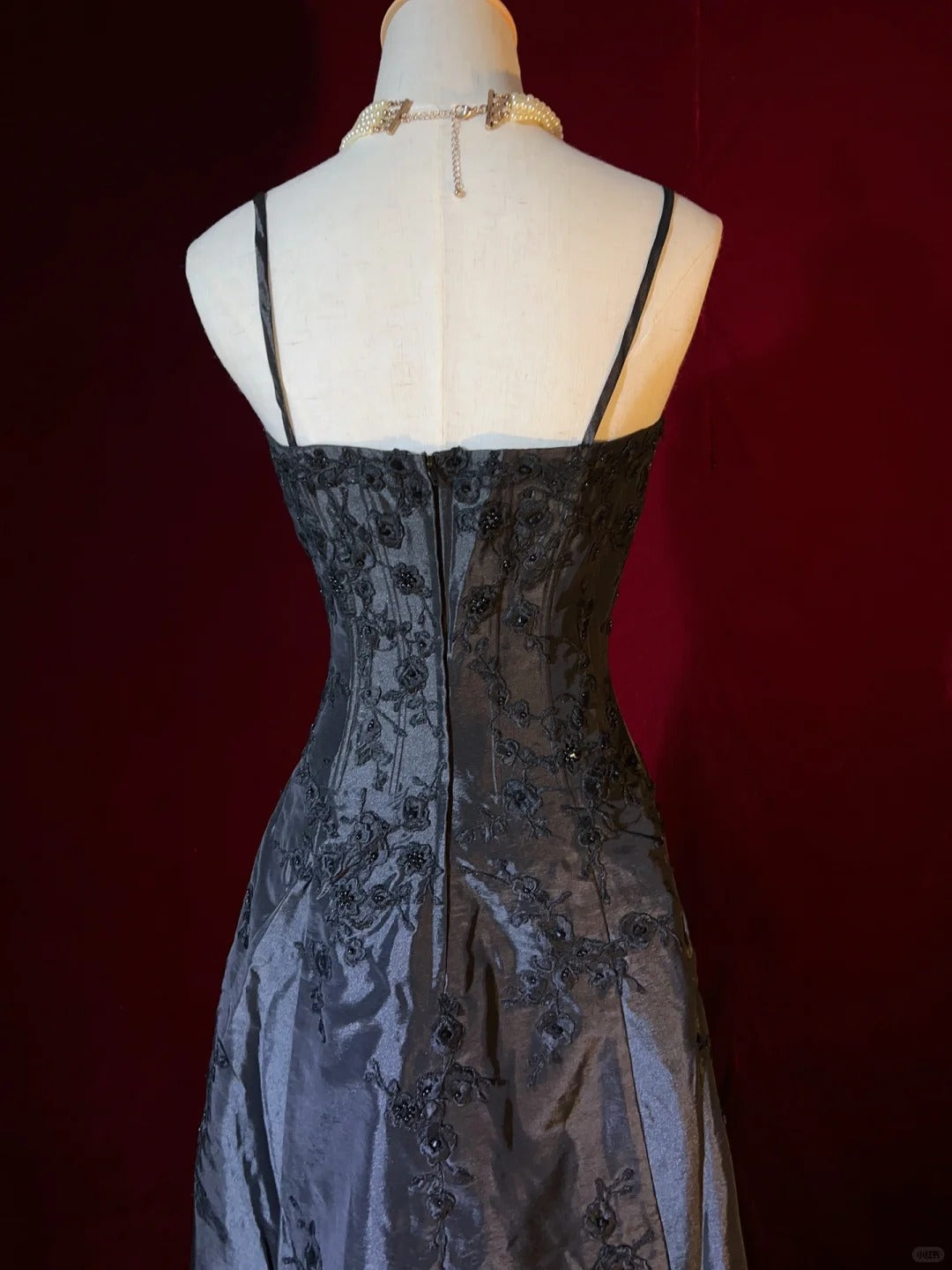 Robe de bal trapèze noire à fines bretelles, robe de soirée, robe de gala, robe de soirée d'affaires, D2437