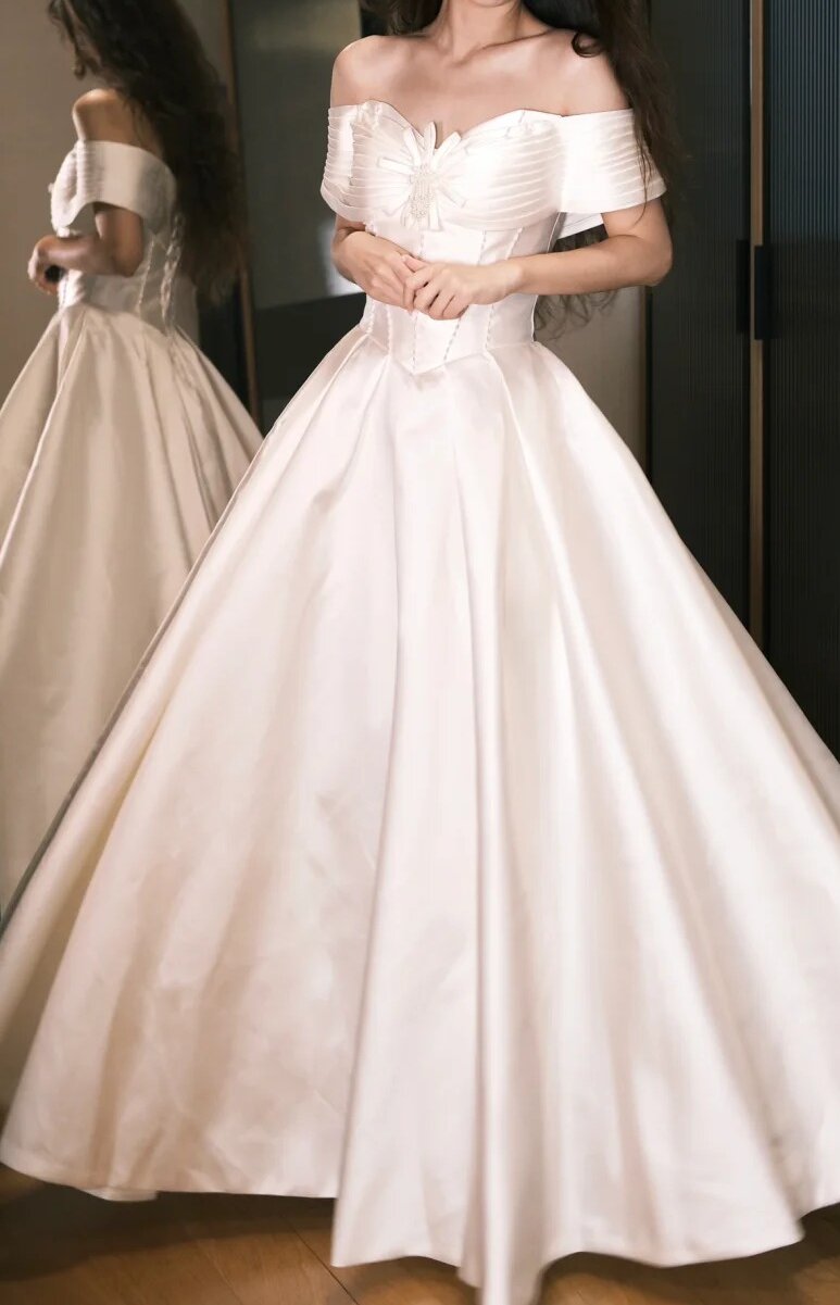 Jolie robe de bal trapèze à épaules dénudées et plissée, robe de soirée, robe de gala D2549